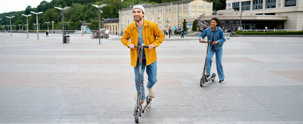 Trottinette électrique TODIMART T3 pour adultes, modèle urbain, batterie 36 V, vitesse maximale de 24,99 km/h, autonomie de 20 à 30 km, pliable, 3 vitesses réglables, idéale pour les trajets quotidiens en ville.